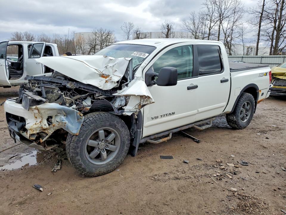 2013 NISSAN TITAN