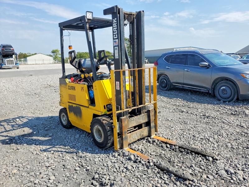 1992 CLARK GPS15 - FORKLIFT