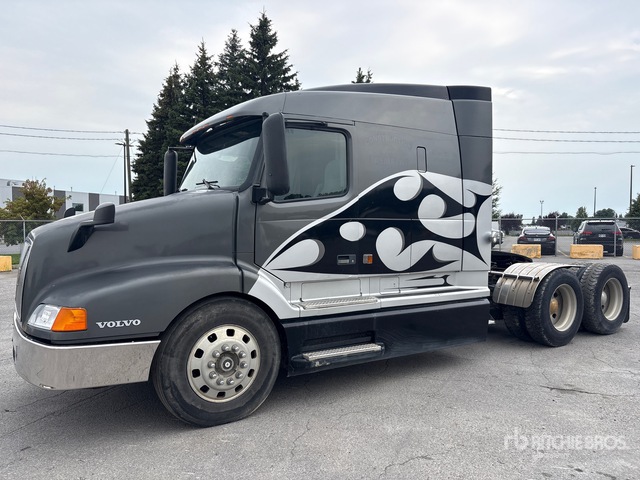 1998 Volvo Vnl 1998 Volvo VNL 6x4 T/A Sleeper Truck Tractor