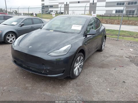 TESLA MODEL Y 2024